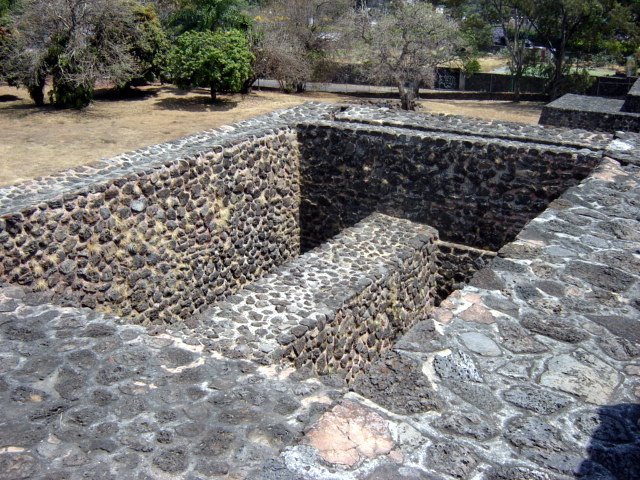 Plataforma Pirámide Tlaloc y Huitchilopotzcli, Куэрнавака