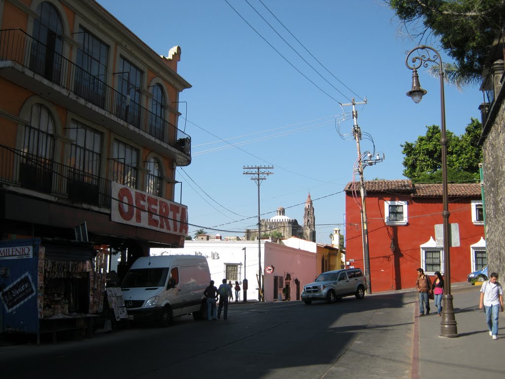 Cuernavaca, Mor. Entrada al callejon El Zacate, al fondo la catedral, Куэрнавака