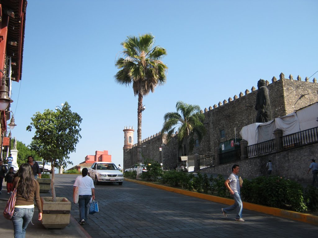 Cuernavaca: Palacio Cortéz con el "Morelote", Куэрнавака