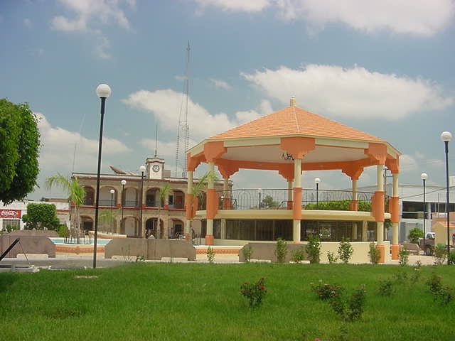 Kiosko y Plaza Pública desde la Guanajuato, Текуала