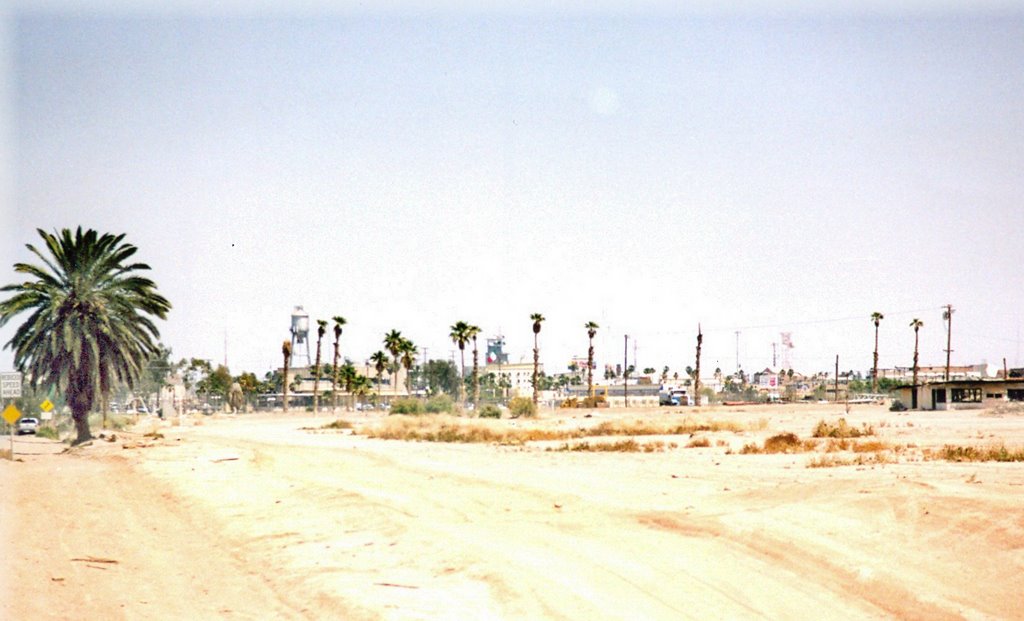 Mexican border by Calexico Airport, Тиюана
