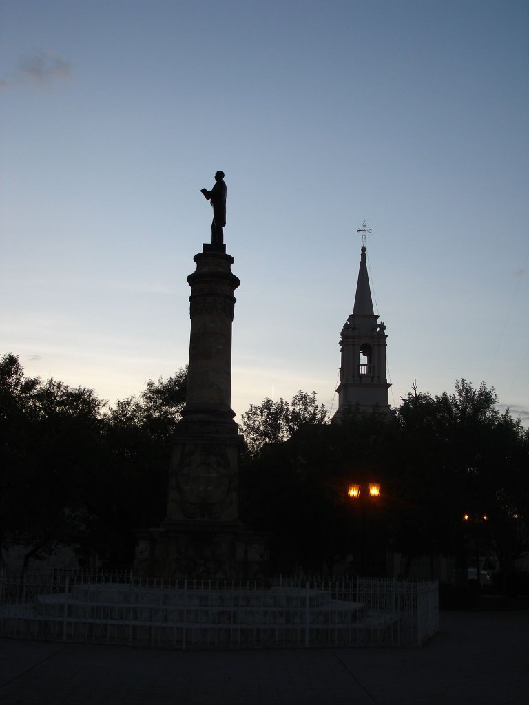 Plaza Juarez, Линарес