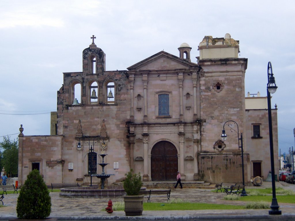Catedral de San Felipe, sin la torre, desplomada en 2008, Линарес