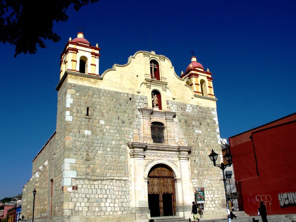 Iglesia de la sangre de Cristo, en el corredor de Santo Domingo, Оаксака (де Хуарес)