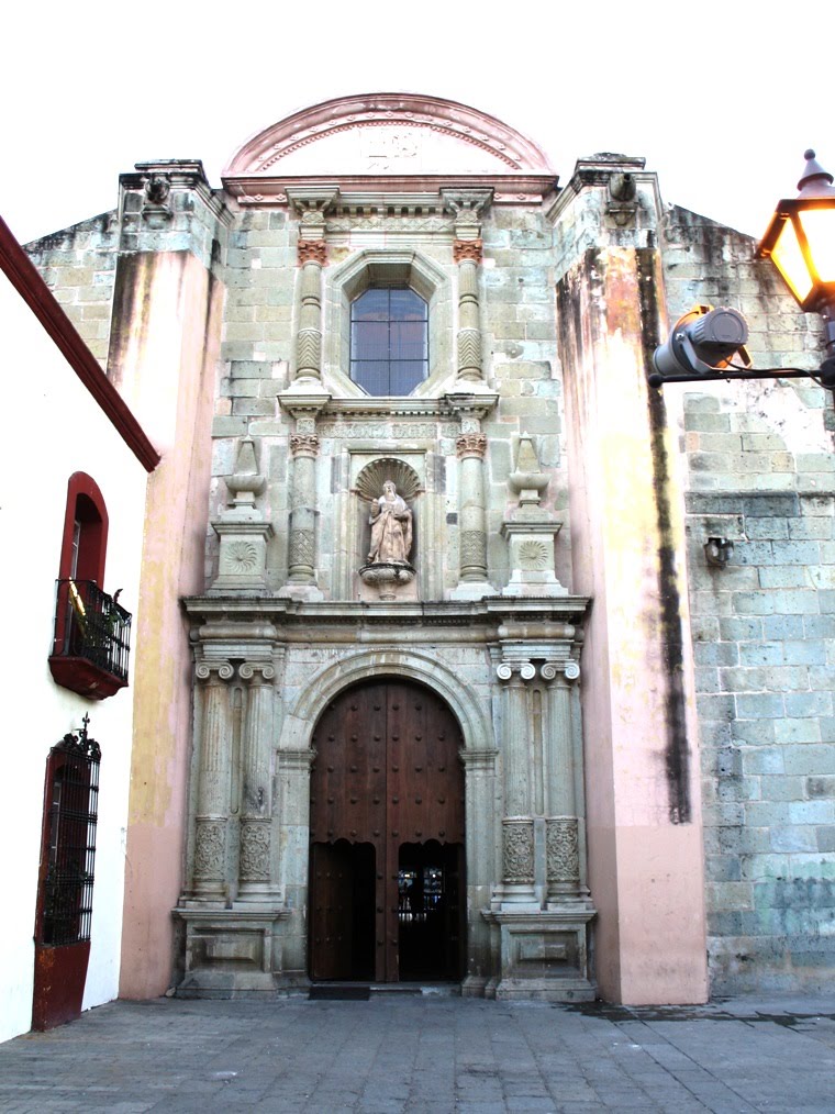 Entrada lateral de la Iglesia, Оаксака (де Хуарес)