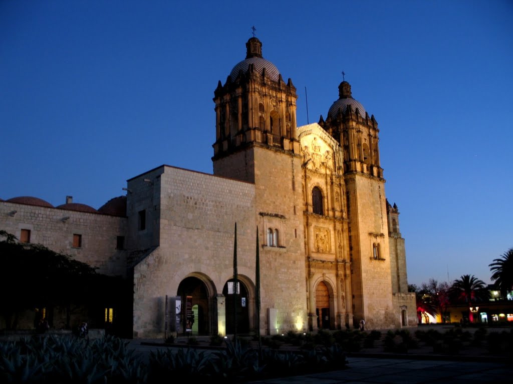 Iglesia de Santo Domingo de Guzman al Atardecer, Оаксака (де Хуарес)