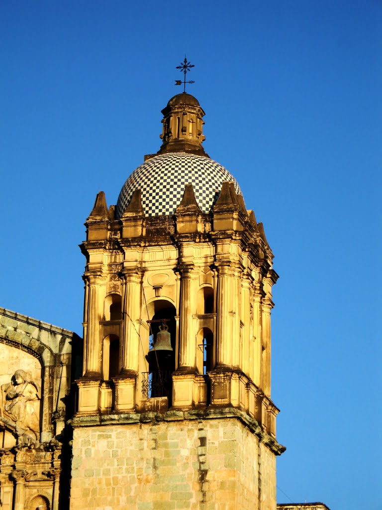 Uno de los campanarios de Santo Domingo, Техуантепек