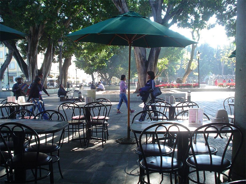 La Cafetería, en el Zócalo de Oaxaca., Тукстепек