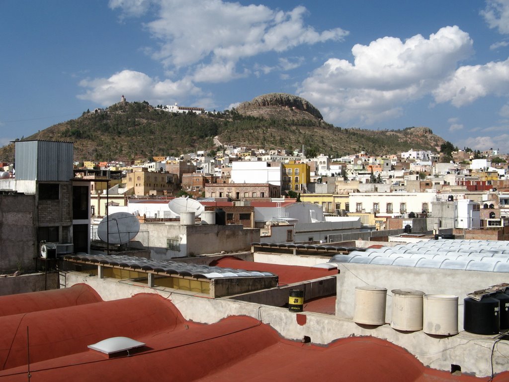 View of Cerro de la Bufa above the roof tops, Закатекас