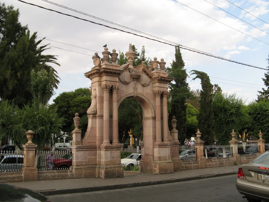 The entrance gate to a plaza, Закатекас