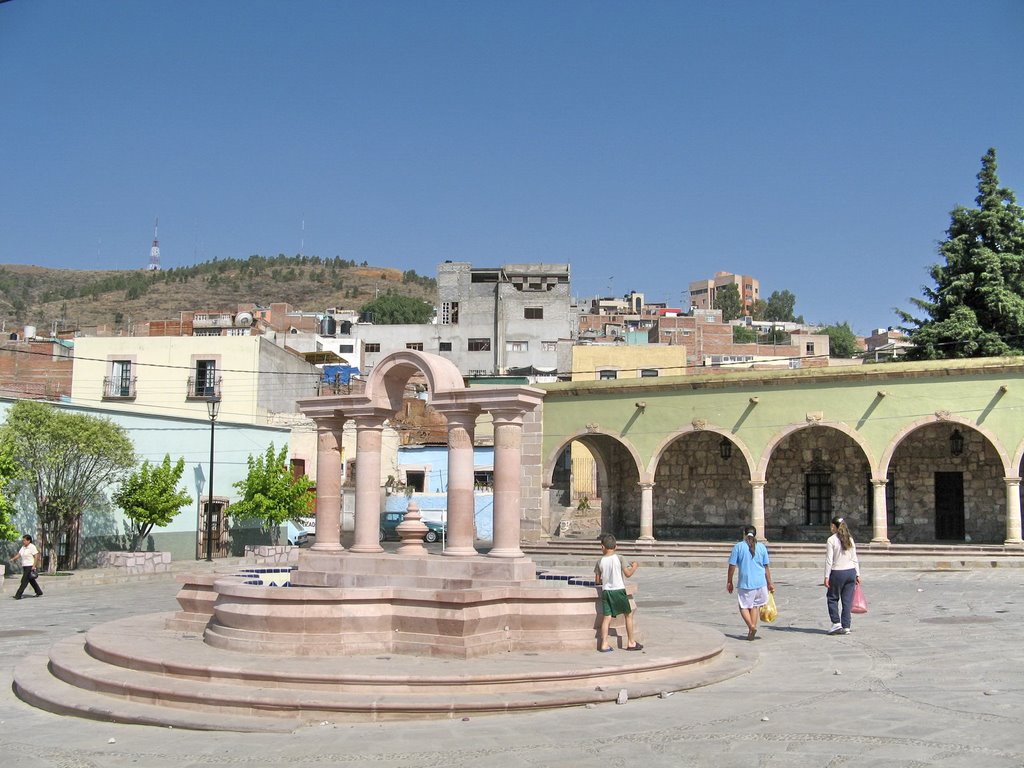 A fountain in the center of a plaza, Закатекас