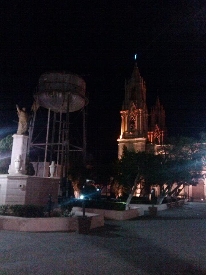Templo, tinaco y monumento a Miguel Hidalgo y Costilla, Сан-Мигель