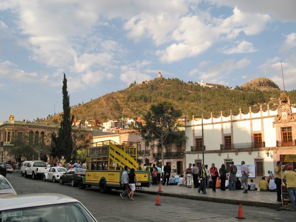 The plaza of the cathedral and cerro de la bufa mountain in the background, Сомбререт