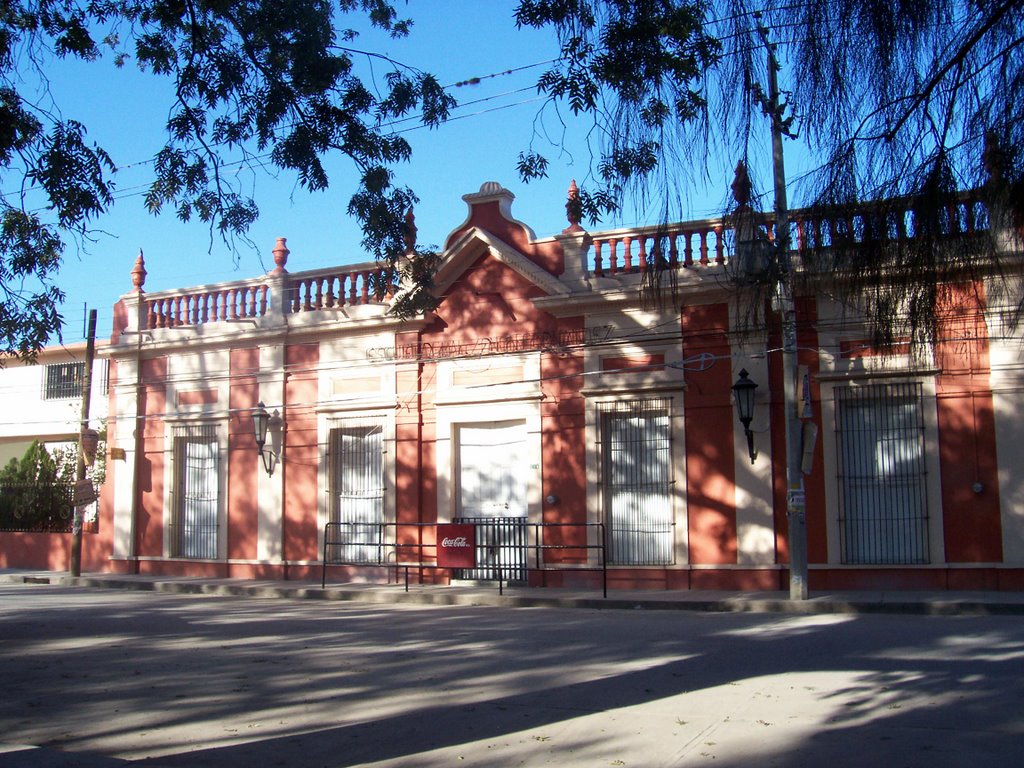 Escuela General Zenon Fernandez, Риоверде