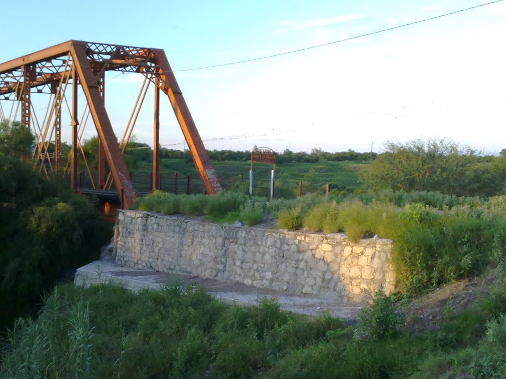 Puente en calle ferrocarril, Риоверде