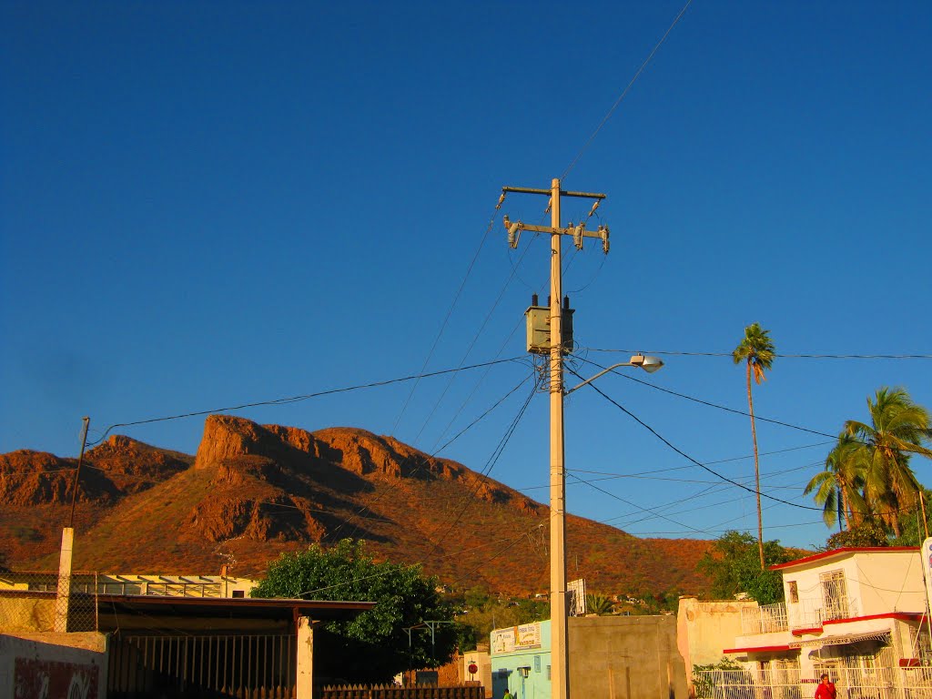 Cerro de Guaymas desde Guaymas, Гуэймас