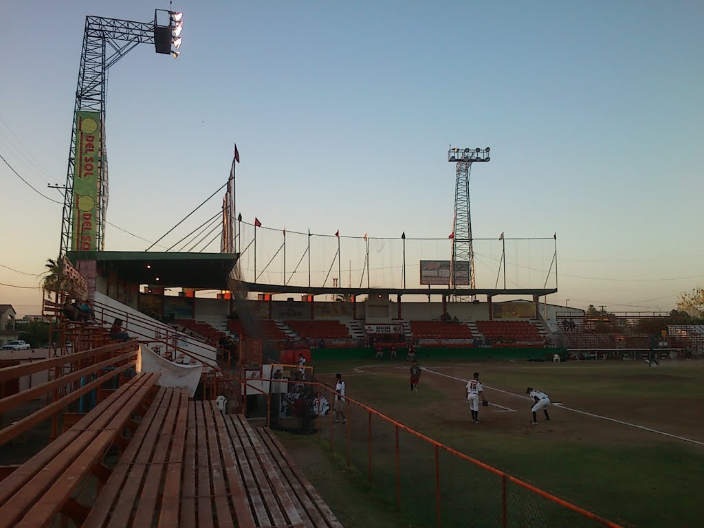 Vista del lado del jardín derecho Estadio Andres Mena Montijo 2013, Сан-Луис-Рио-Колорадо