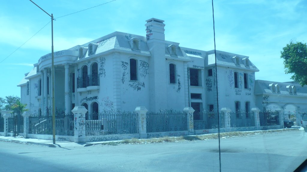 Mansion abandonada(Mansion de los Meraz), Сан-Луис-Рио-Колорадо
