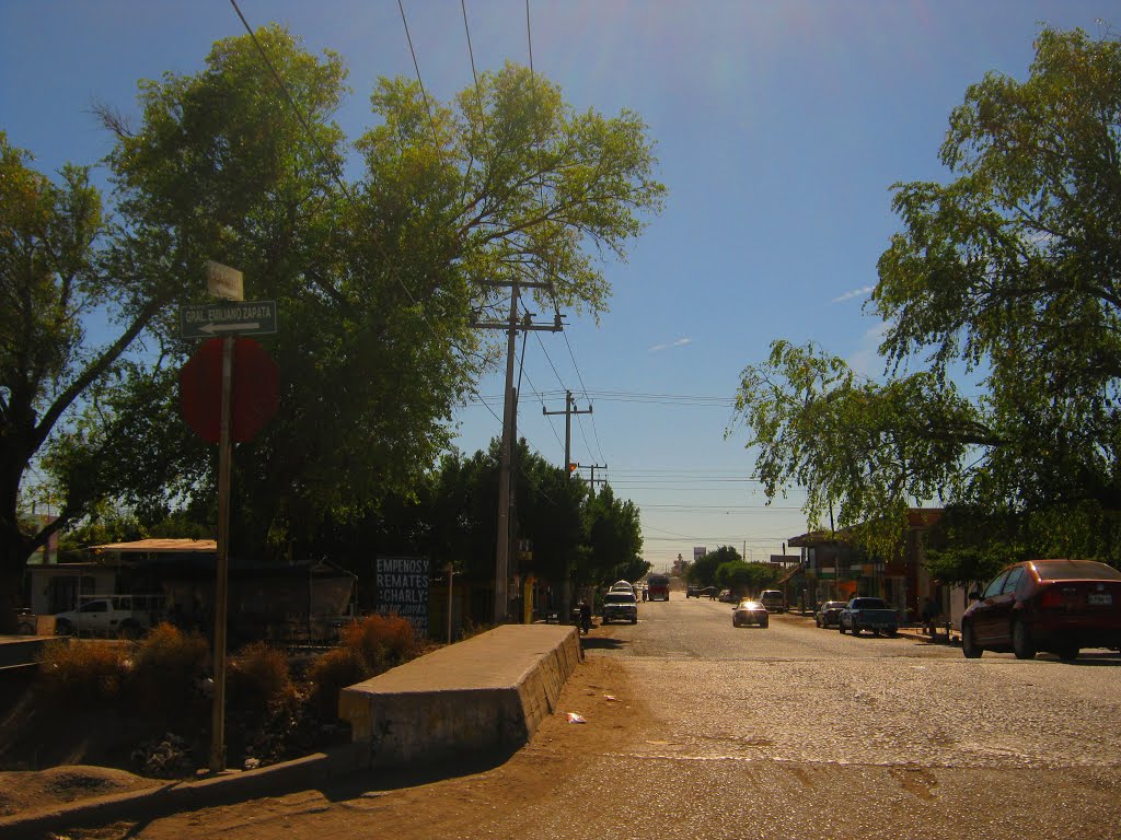 En Cd. Obregón: crucero 300 con calle Coahuila, mirando hacía sur., Сьюдад-Обрегон