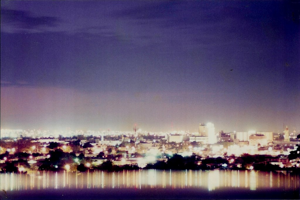 vista de la loma de noche, Валле-Хермосо