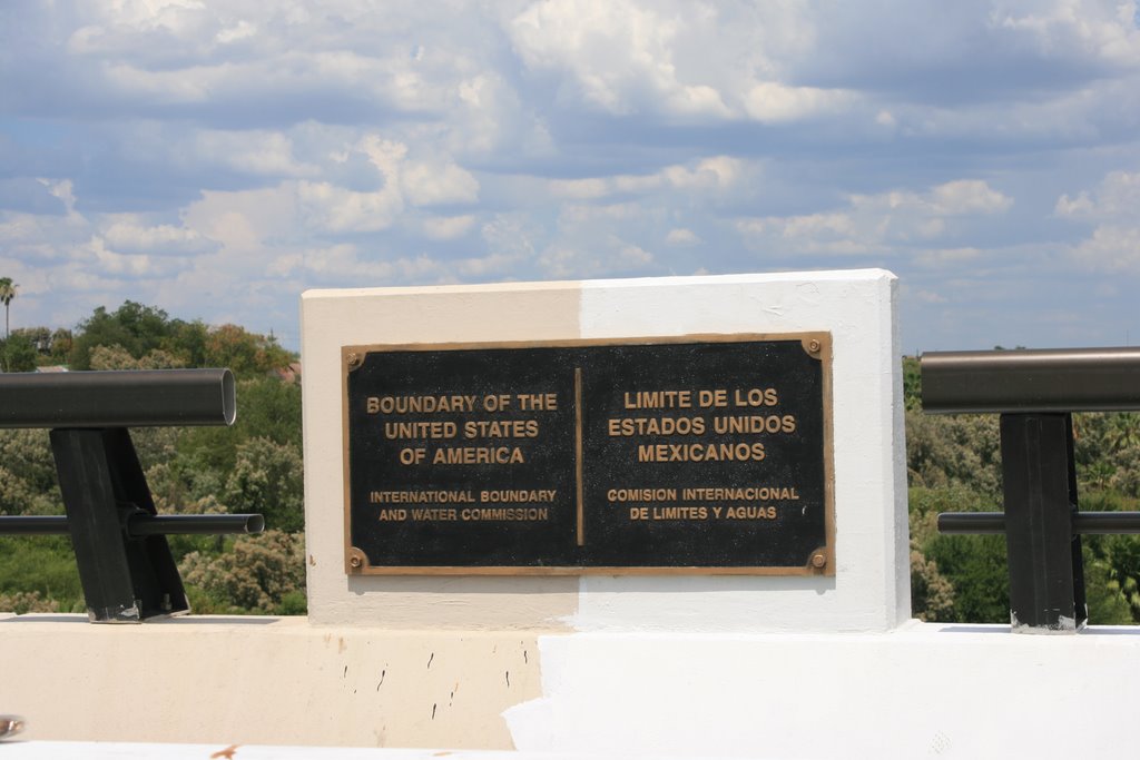Nuevo Laredo Tamaulipas Mexico And  Laredo Texas United Estates Of America Boundary, Нуэво-Ларедо