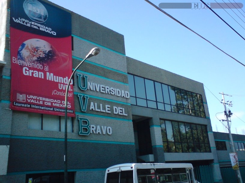 Universidad Valle del Bravo (entrada), Риноса
