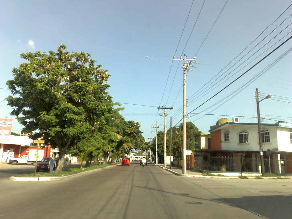 La avenida y calle Morelos, Сьюдад-Мадеро