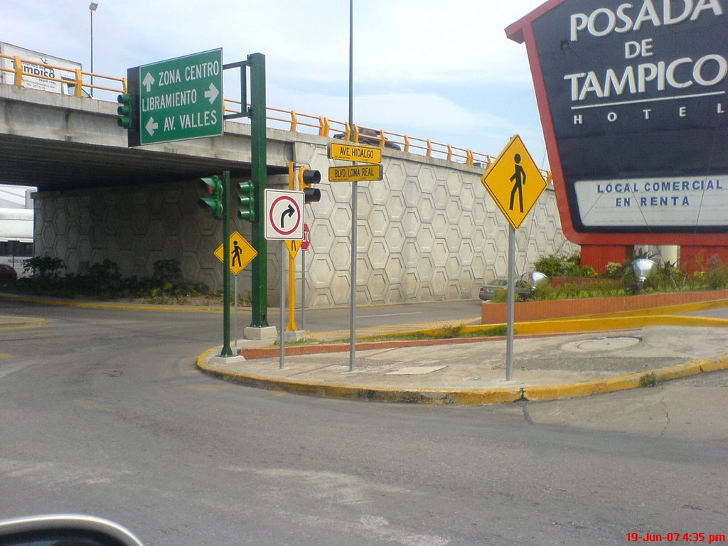 Letreros en Av. Hidalgo/ Blvd. Loma Real, Тампико