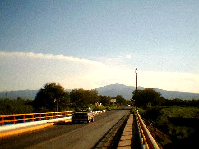 Puente del Arroyo Santiago, Амека