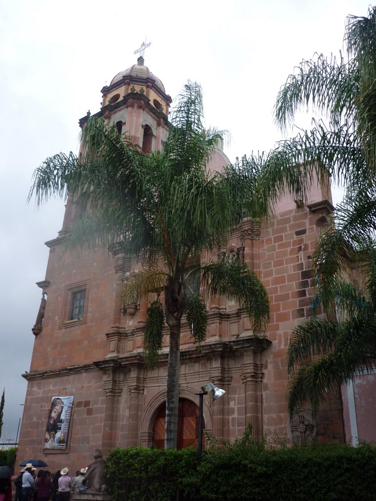 Parroquia de Santiago Apostol, Амека