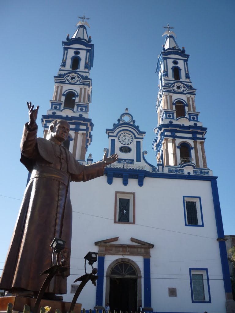 Santuario de Nuestra Señora de Guadalupe y monumento a Juan Pablo II, Амека