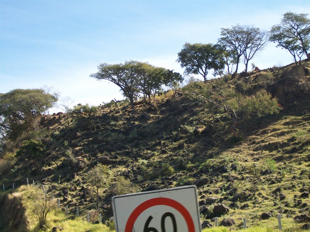 (60 km/h) Cerro junto a la carretera, Атотонилко