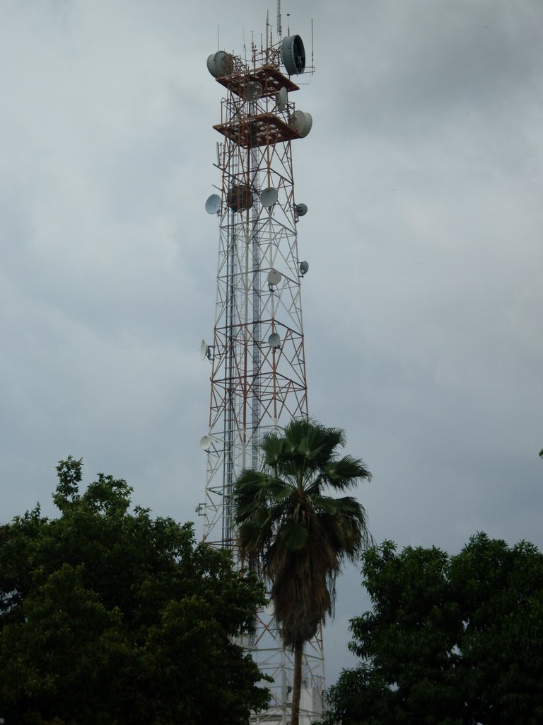 Torre # 2 TELMEX Central Takana (2a. Av. Sur) desde el estacionamiento de C.F. BANAMEX Tapachula, Тапачула
