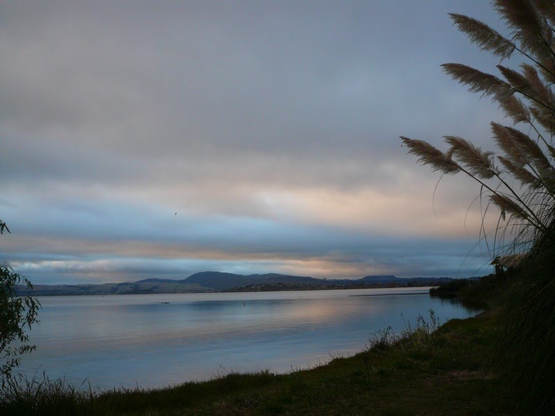Sunrise  Lake Rotorua, Роторуа