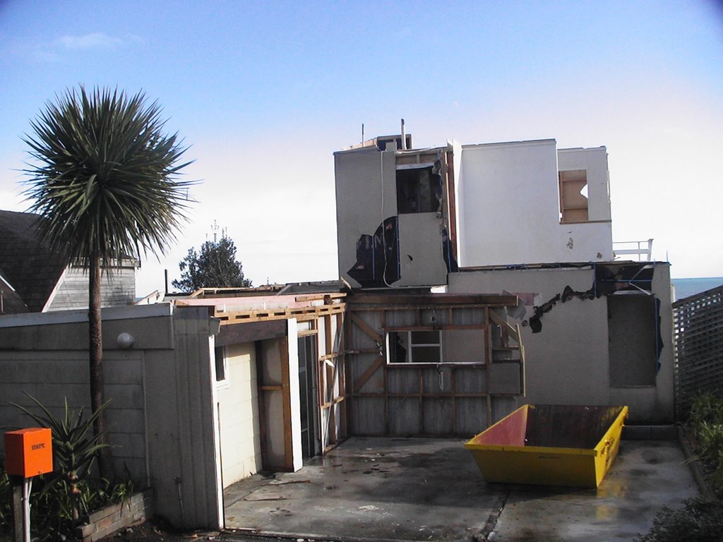 Ein Haus in New Plymouth (Neuseeland, am Mount Egmont) das von einem Tornado zerstört wurde, Нью-Плимут