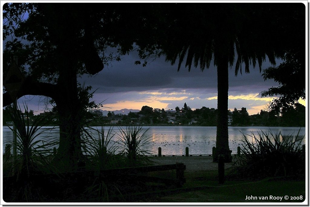 Lake Rotoroa Sunset (Hamilton Lake, Hamilton NZ), Гамильтон