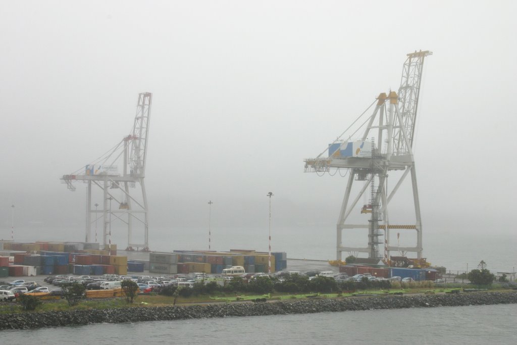 Misty day at the port, Ловер-Хатт