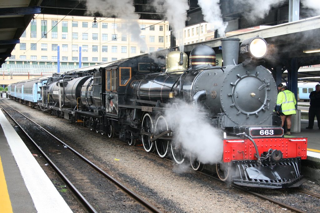 Mainline Steam Special leaving Wellington Station enroute for Auckland, Ловер-Хатт