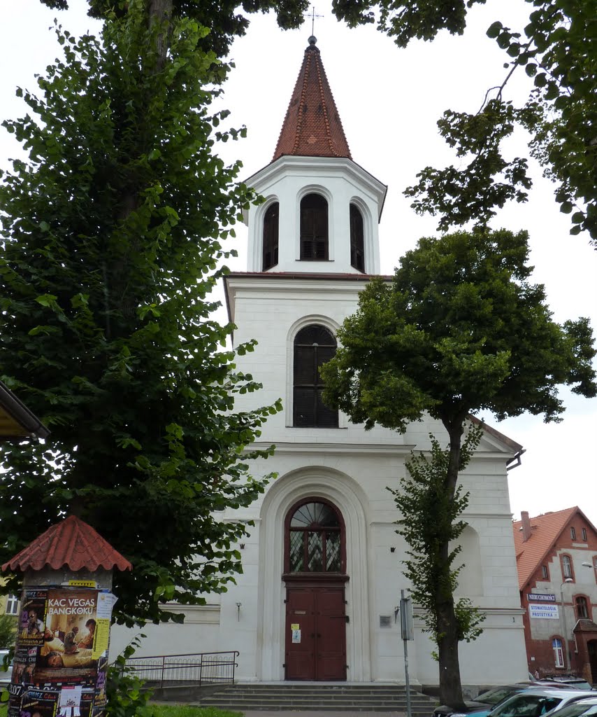 Brodnica -  Mały Rynek widoczny kościół p.w Matki Bożej Królowej Polski, Бродница