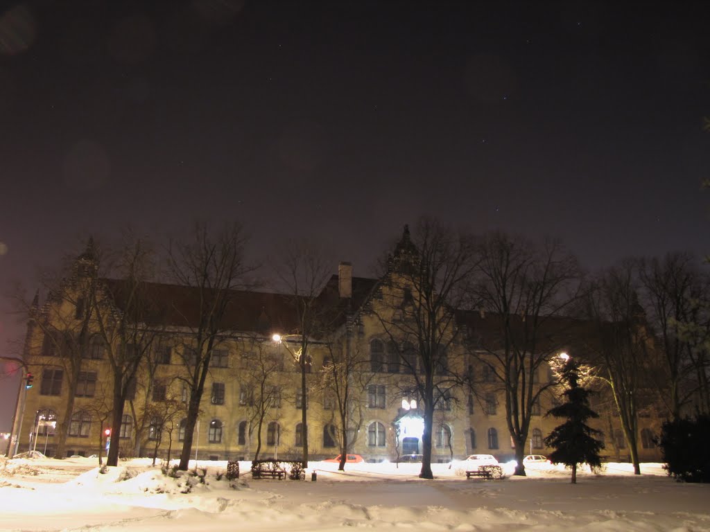 Inowrocław - skwer Obrońców Inowrocławia i budynek Sądu Rejonowego z1901r przy ul. G. Narutowicza, Иновроцлав