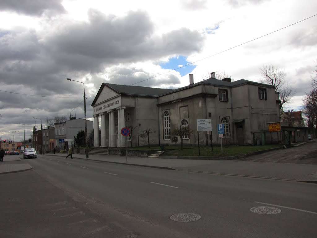 Inowrocław - ul. Szymborska , budynek organizacji sportowej założonej w 1884 roku pod nazwą" Sokolnia", Иновроцлав