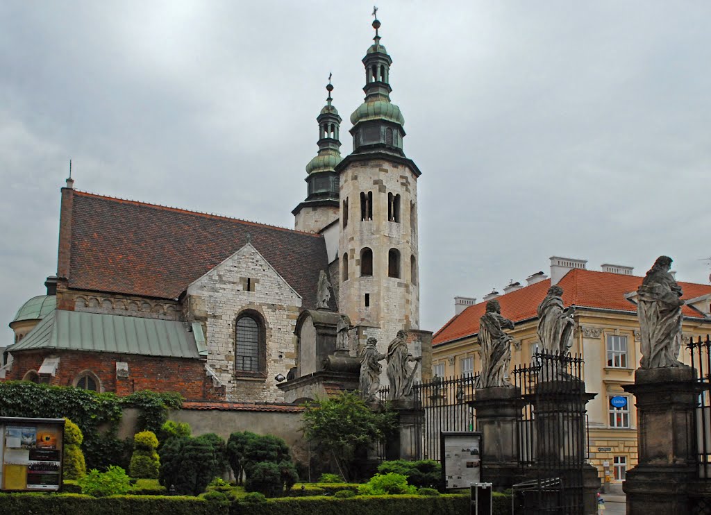 Вид на  церковь Св. Андрея со двора  костёла Св. Петра и Павла., Краков (обс. Форт Скала)