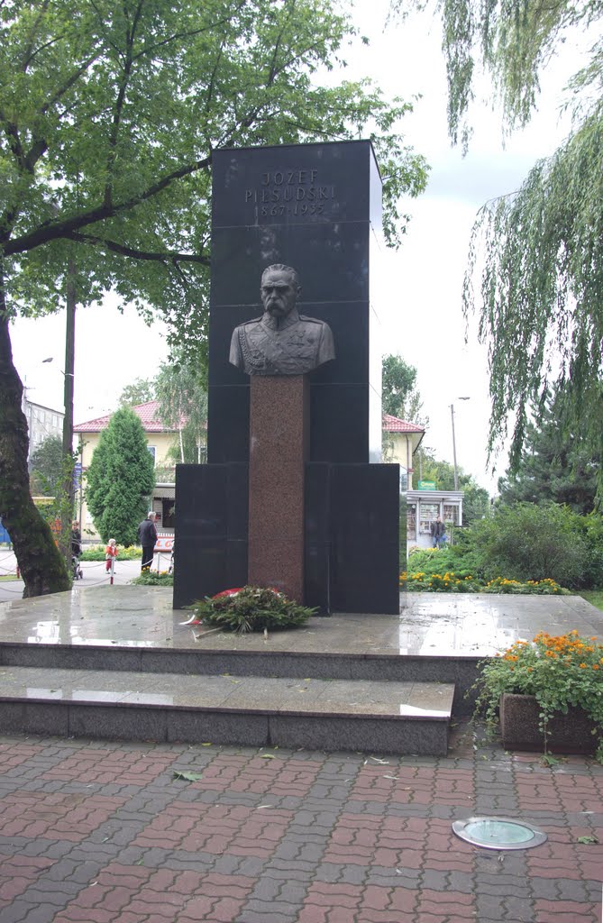Wołomin. Józef Piłsudski 1867 - 1935 - pomnik, Воломин