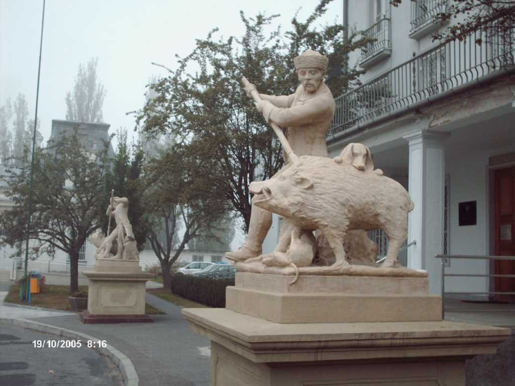 Rzeźby- polowanie na dzika i niedźwiedzia, Козенице