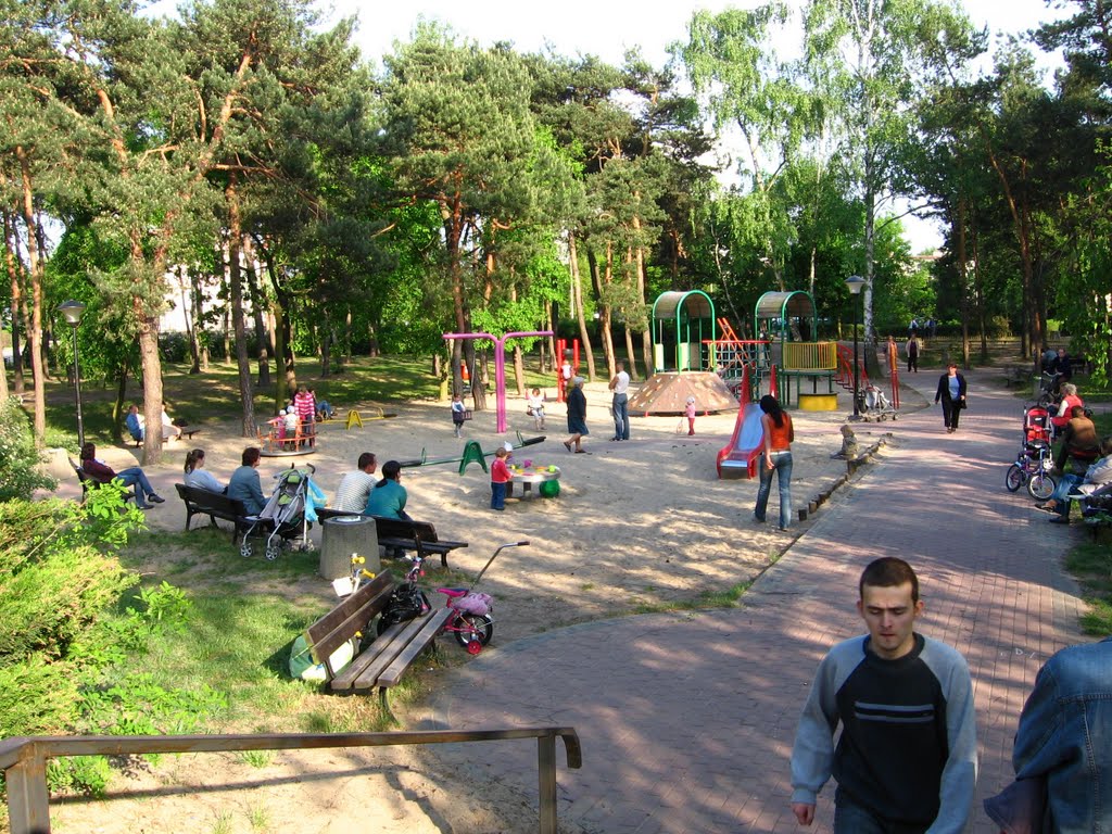 Legionowo / Poland - Plac zabaw dla dzieci w parku im.Jana Pawła II-Childrens Playground, Легионово