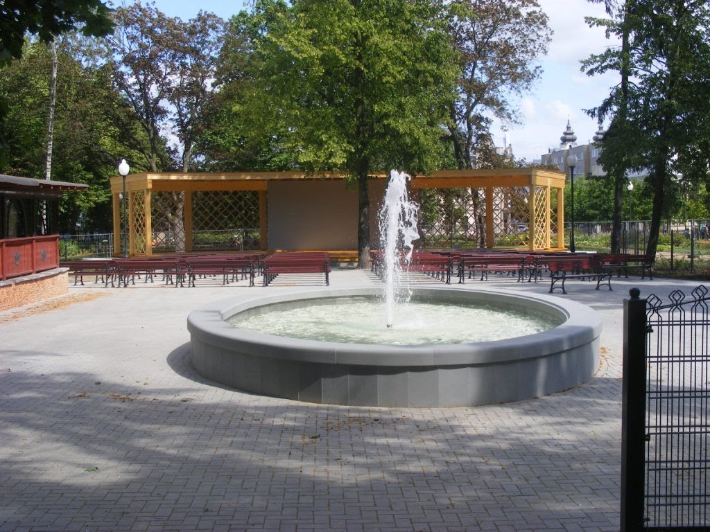Estrada wraz z fontanną w Parku Miejskim, Млава