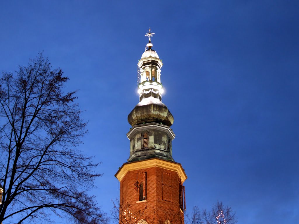 Oświetlona wieża kościoła z XIV wieku (Radom), Радом