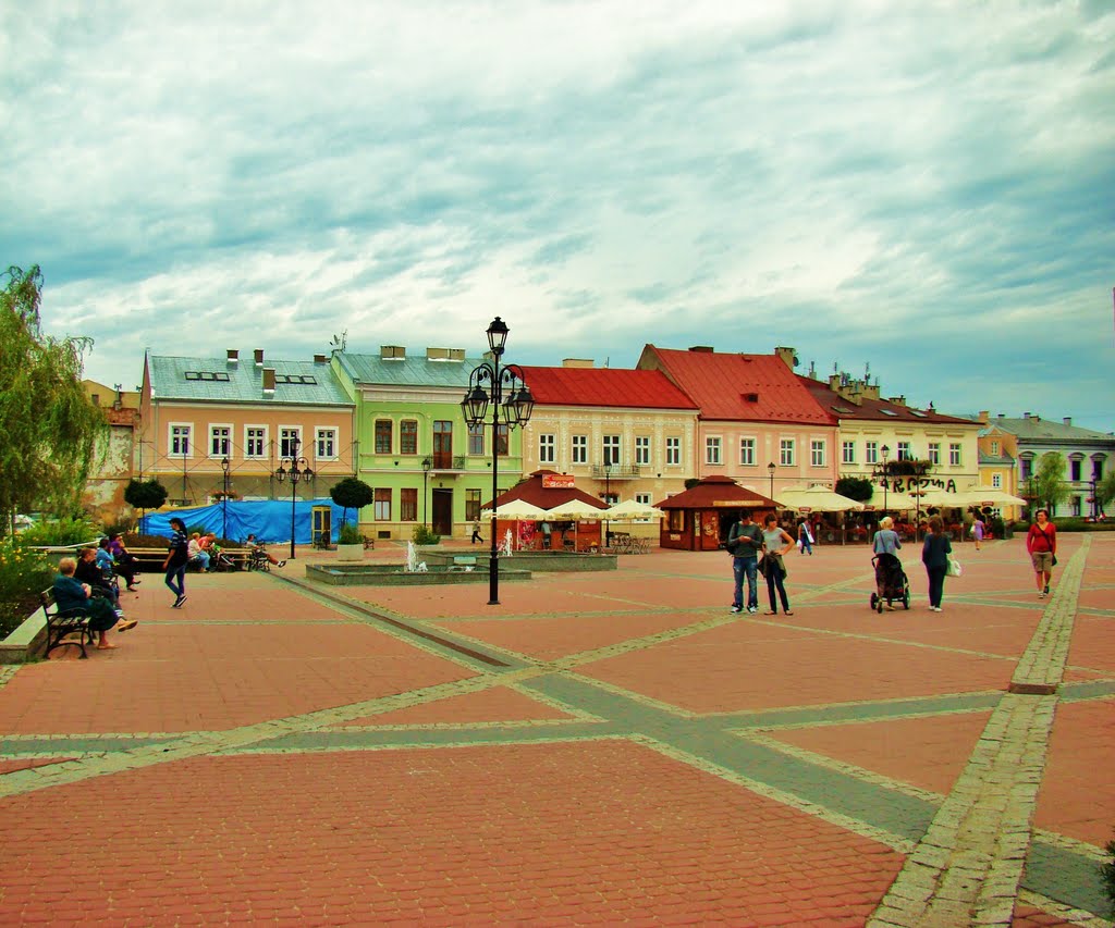 Rynek z zabytkowymi kamienicami.Market with listed buildings, Санок