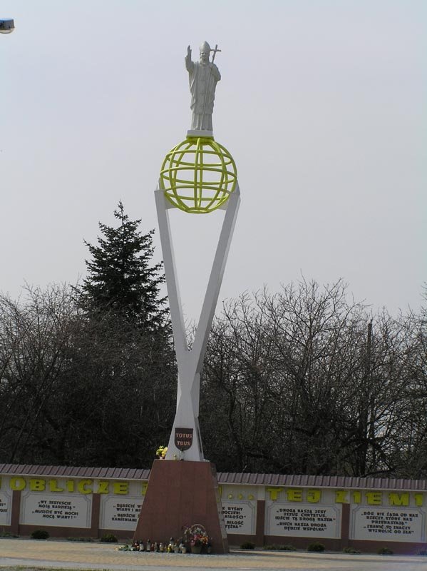 Tarnobrzeg - Pomnik Papieża - 2006 - b, Тарнобржег