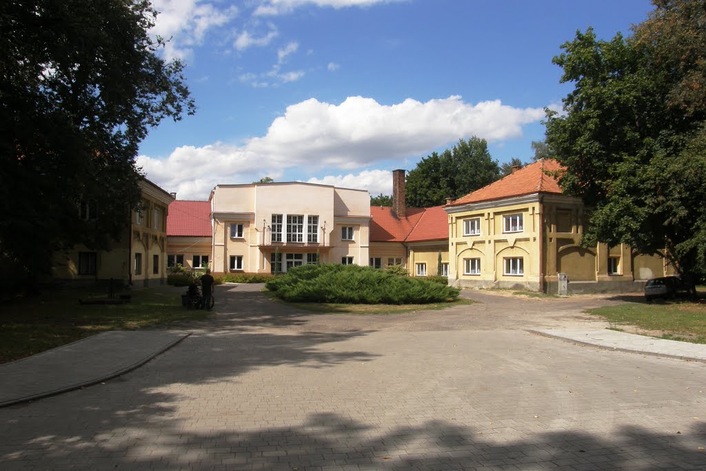 Tarnobrzeg - zespołem pałacowo-parkowo-ogrodowym w Dzikowie (Dzików Castle with park and garden complex), Тарнобржег